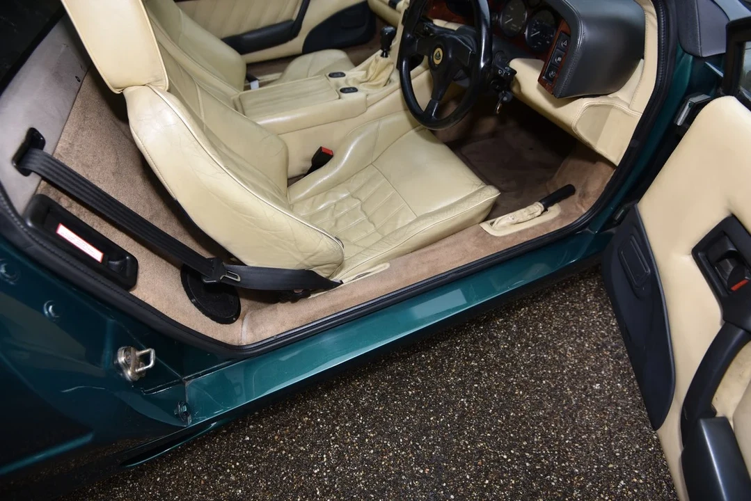 1996 Lotus Esprit Series 4 - Image 27 of 30