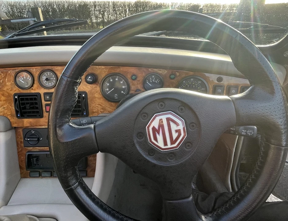 1996 MG RV8 - Image 27 of 30