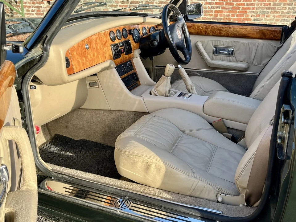 1996 MG RV8 - Image 25 of 30