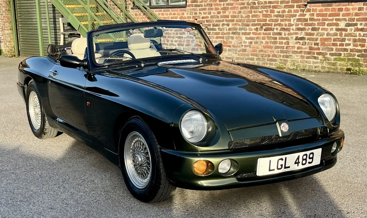 1996 MG RV8 - Image 3 of 30