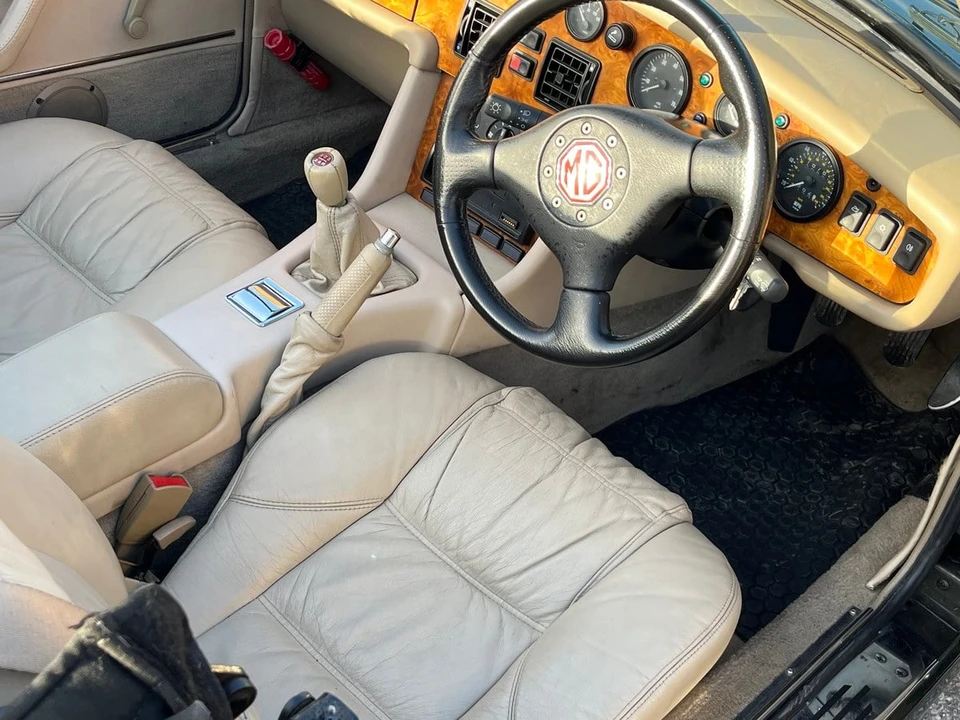 1996 MG RV8 - Image 24 of 30