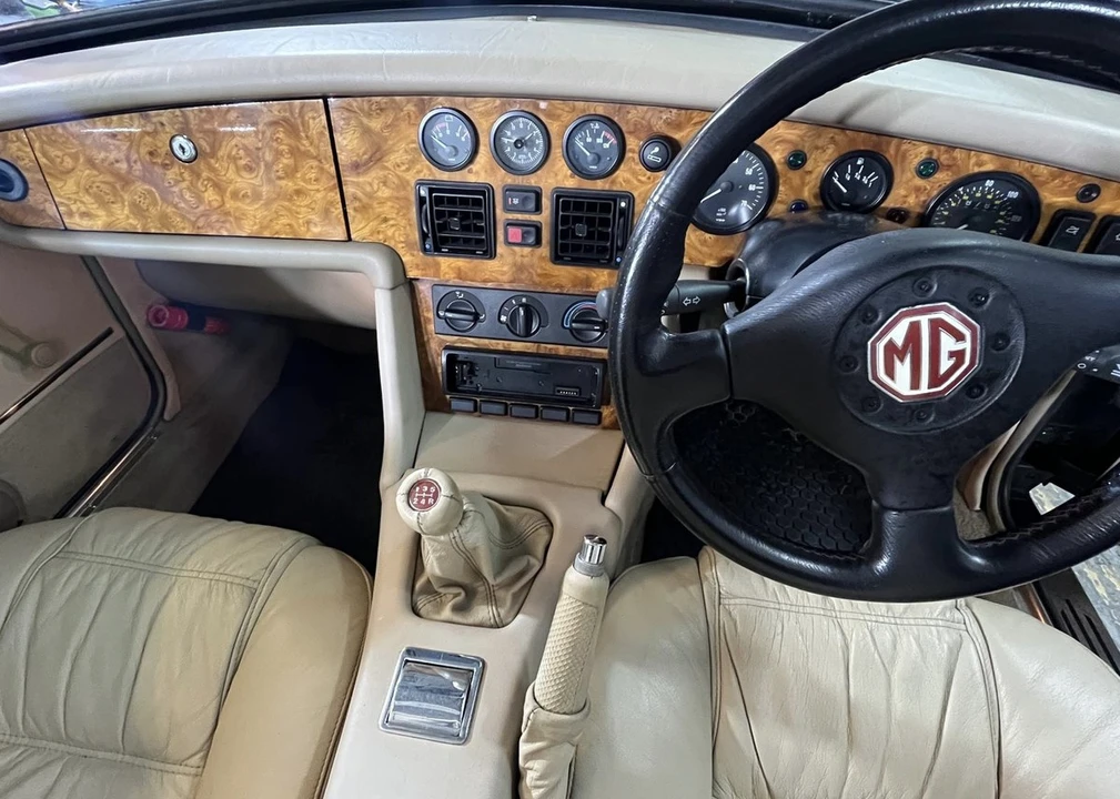 1996 MG RV8 - Image 28 of 30