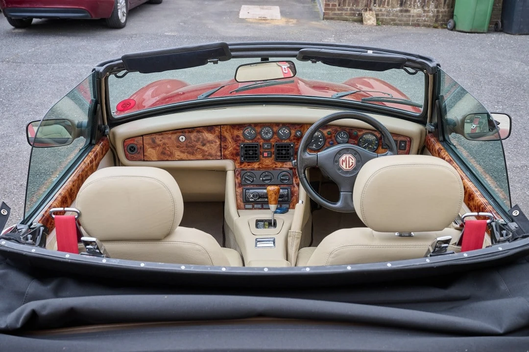 1996 MG RV8 - Image 28 of 30