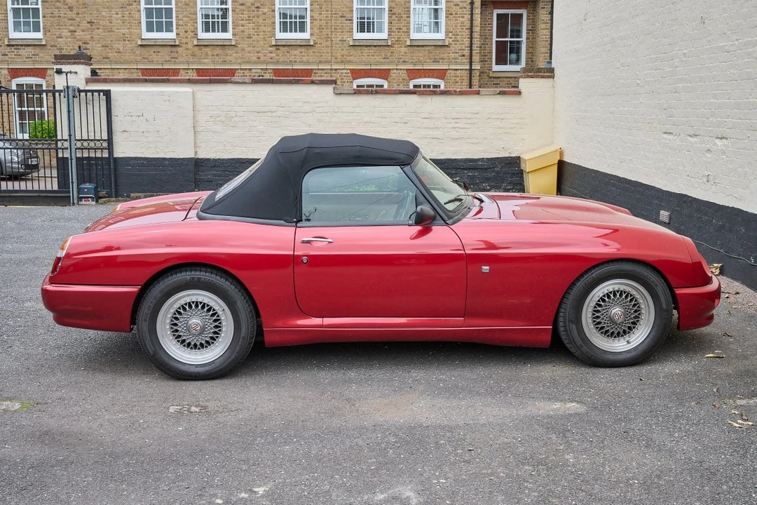 1996 MG RV8 - Image 11 of 30