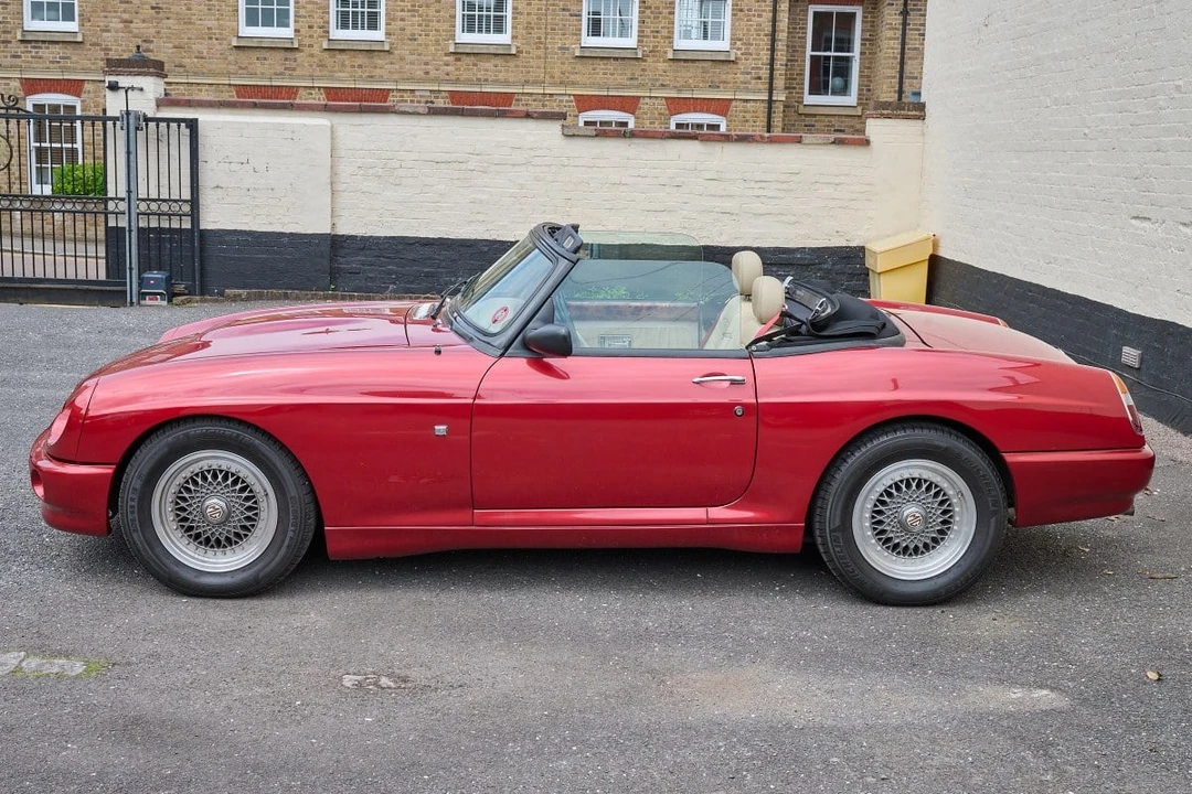 1996 MG RV8 - Image 13 of 30