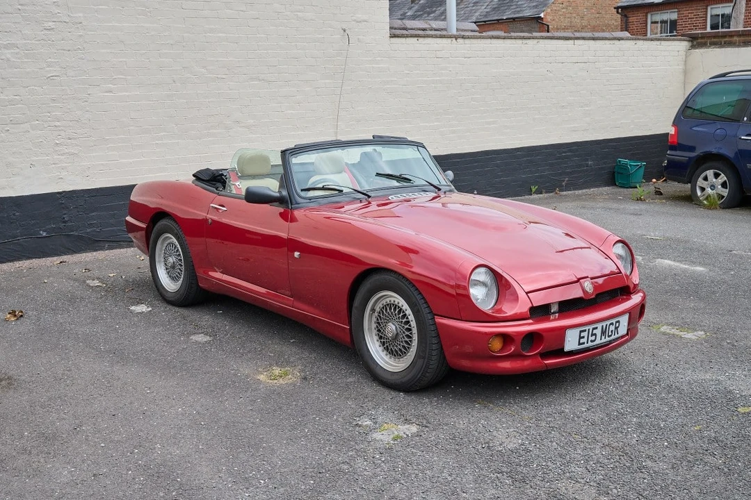 1996 MG RV8 - Image 2 of 30