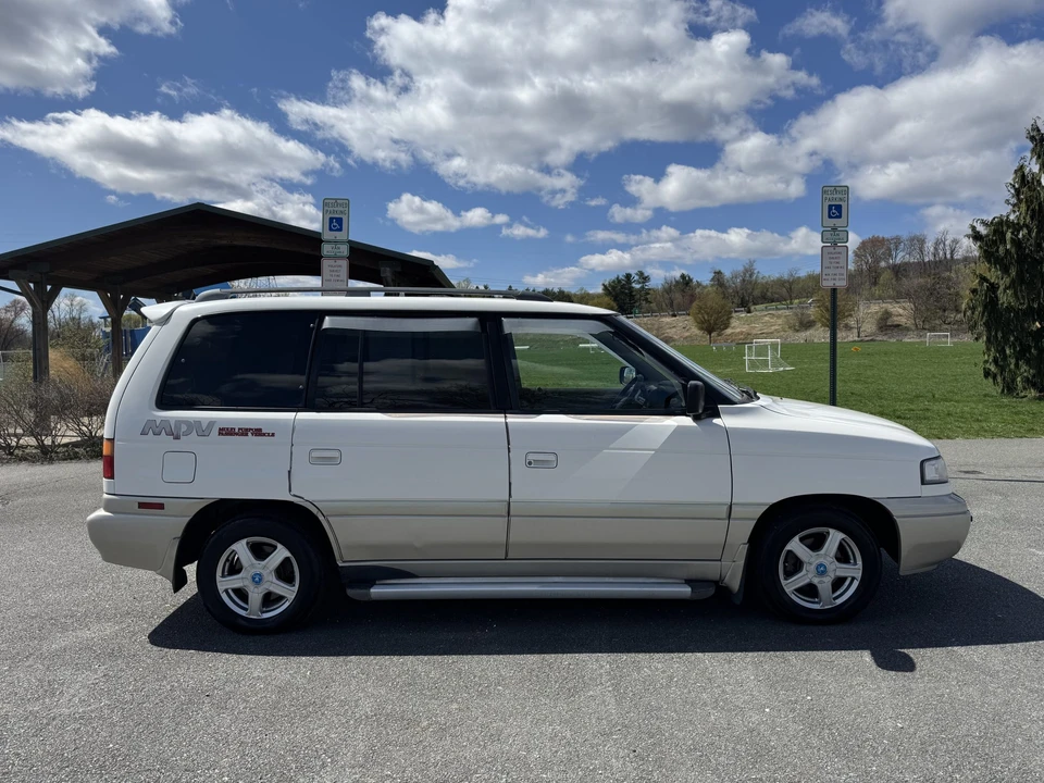 1996 Mazda MPV 1st Gen - Image 9 of 31