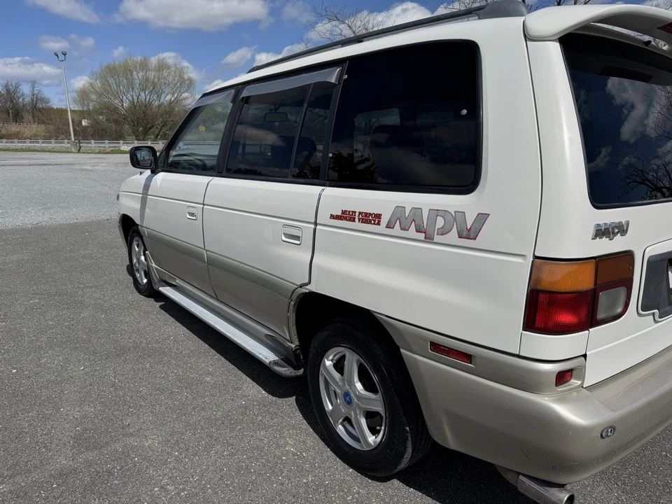 1996 Mazda MPV 1st Gen - Image 17 of 31