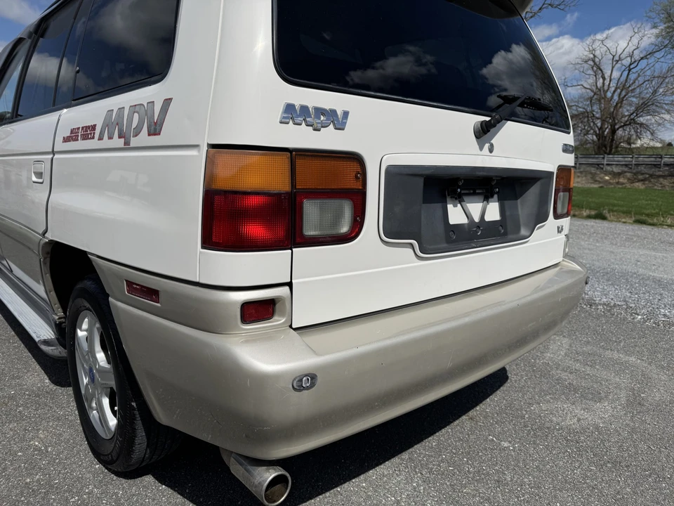 1996 Mazda MPV 1st Gen - Image 19 of 31