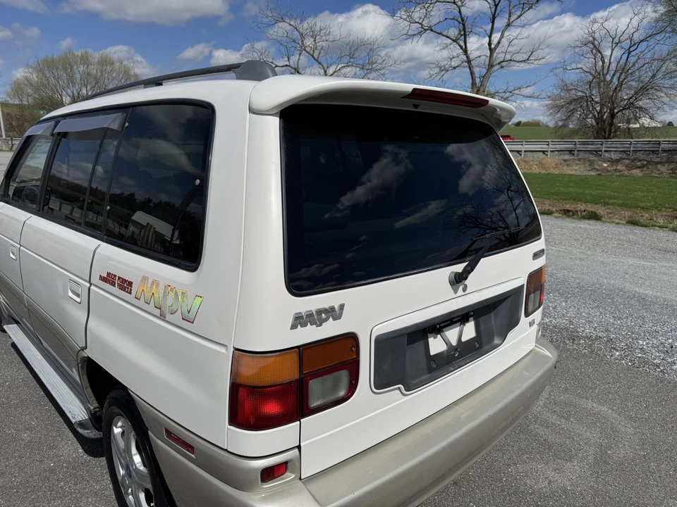 1996 Mazda MPV 1st Gen - Image 18 of 31