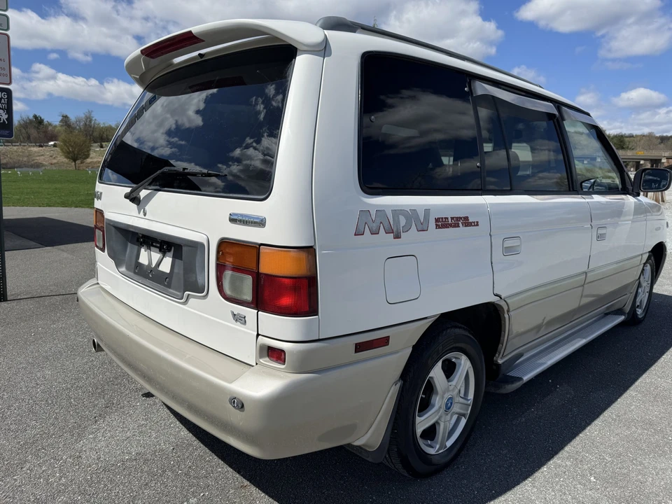 1996 Mazda MPV 1st Gen - Image 22 of 31