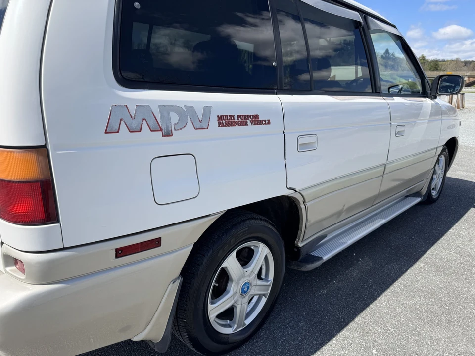 1996 Mazda MPV 1st Gen - Image 24 of 31
