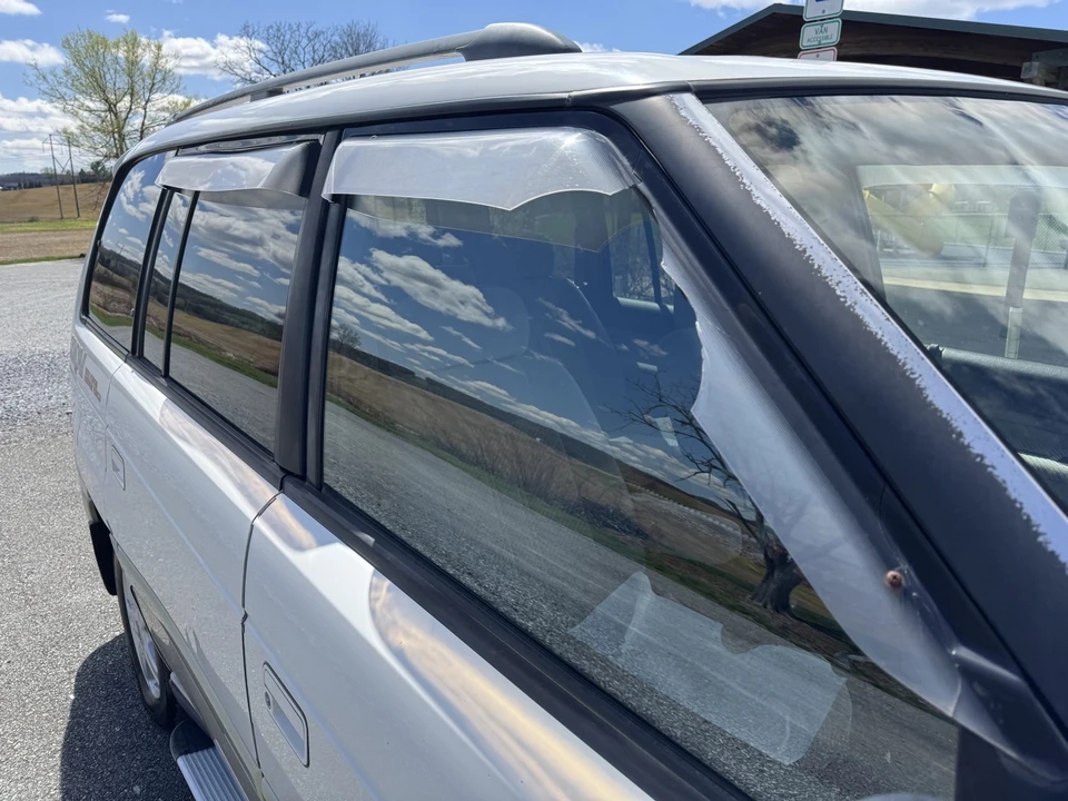 1996 Mazda MPV 1st Gen - Image 27 of 31
