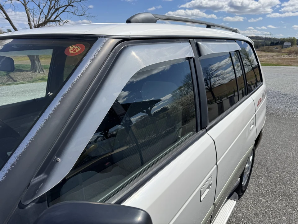 1996 Mazda MPV 1st Gen - Image 15 of 31