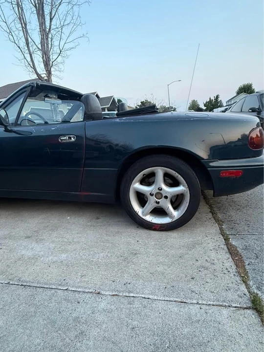 1996 Mazda NA MX-5 Miata - Image 5 of 8