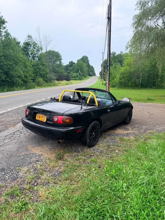 1996 Mazda NA MX-5 Miata - Image 2 of 11