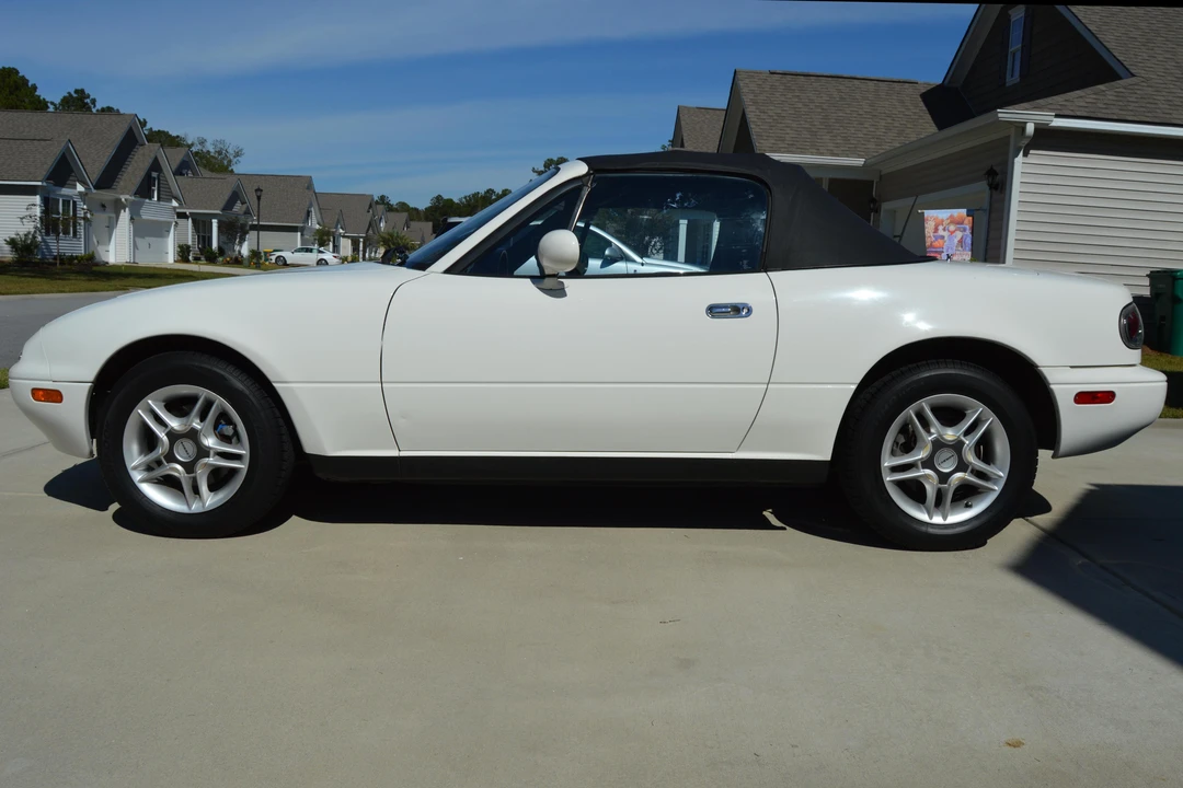 1996 Mazda NA MX-5 Miata - Image 9 of 15
