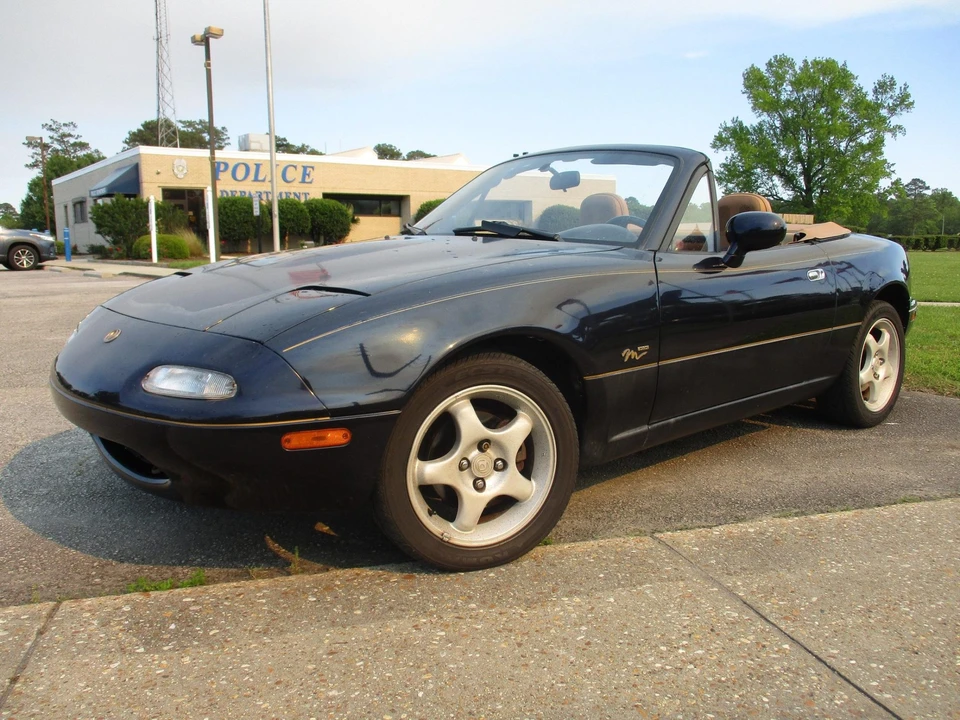 1996 Mazda NA MX-5 Miata - Image 2 of 31