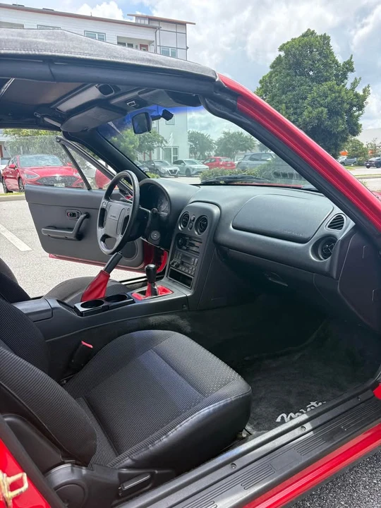 1996 Mazda NA MX-5 Miata - Image 6 of 9