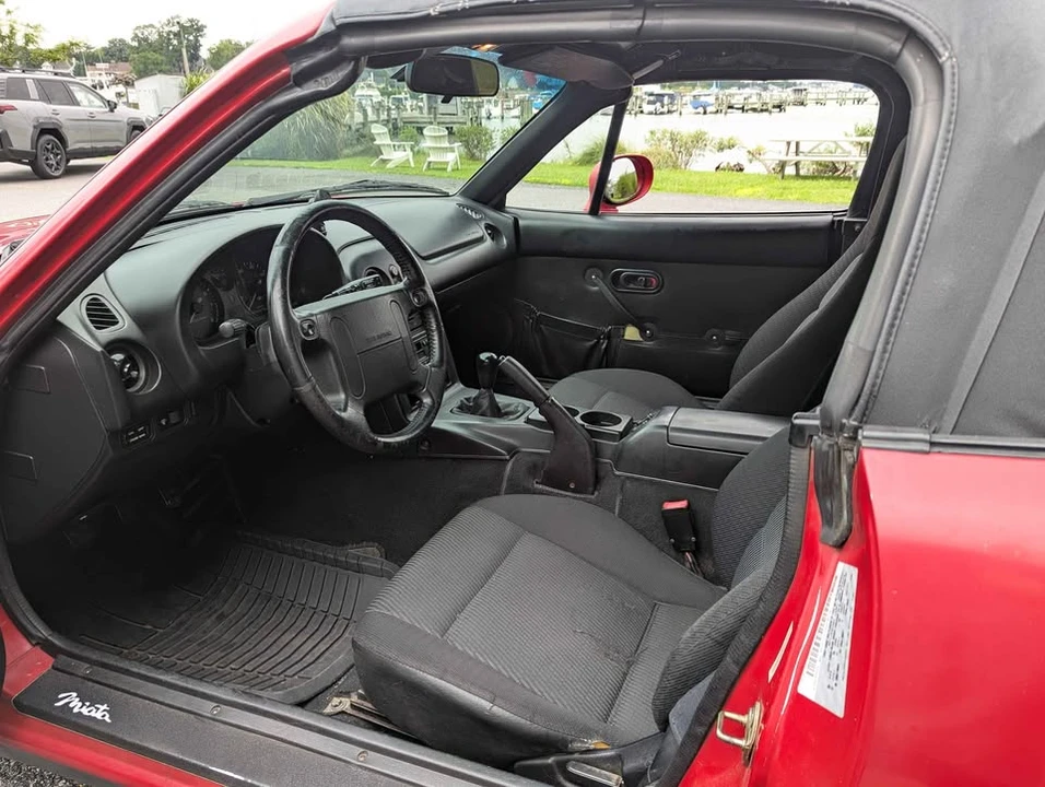 1996 Mazda NA MX-5 Miata - Image 13 of 20