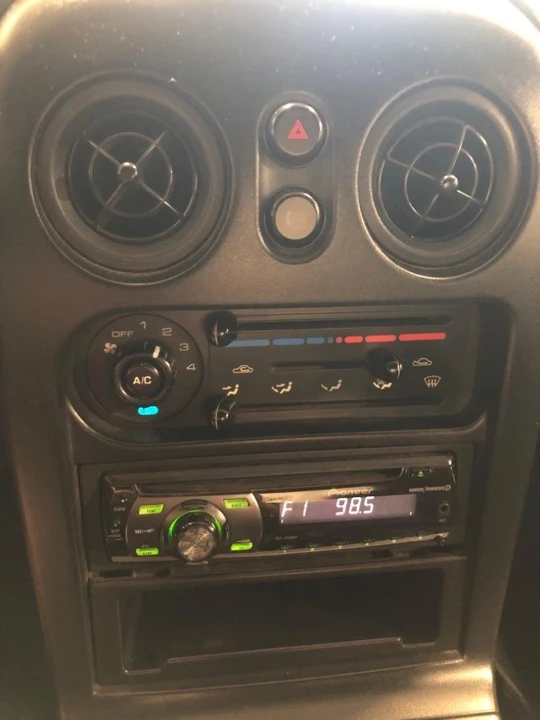 1996 Mazda NA MX-5 Miata - Image 7 of 14