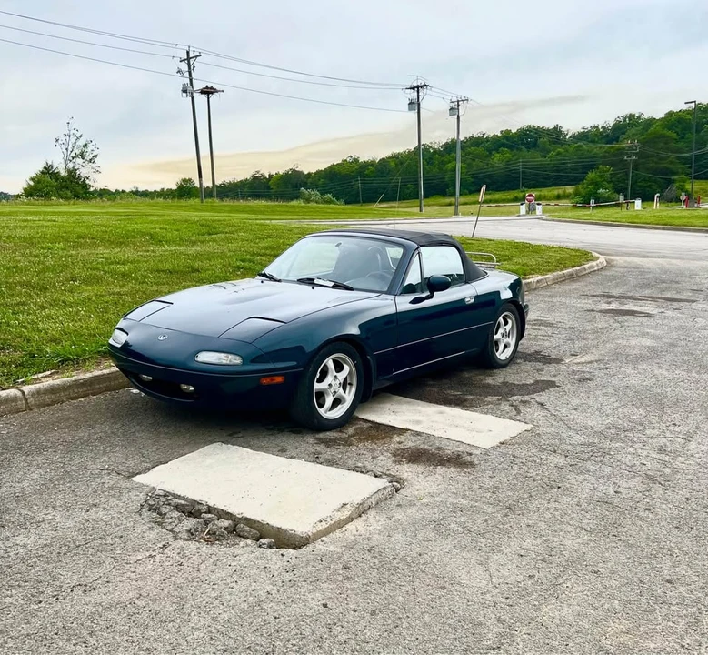 1996 Mazda NA MX-5 Miata - Image 2 of 11