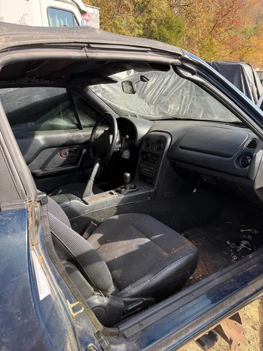 1996 Mazda NA MX-5 Miata - Image 3 of 11