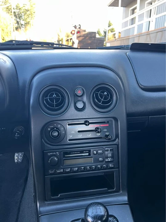 1996 Mazda NA MX-5 Miata - Image 9 of 11