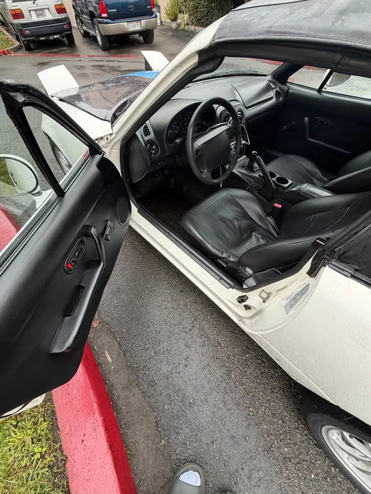 1996 Mazda NA MX-5 Miata - Image 6 of 7