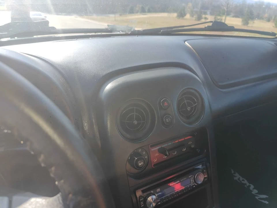 1996 Mazda NA MX-5 Miata - Image 9 of 11