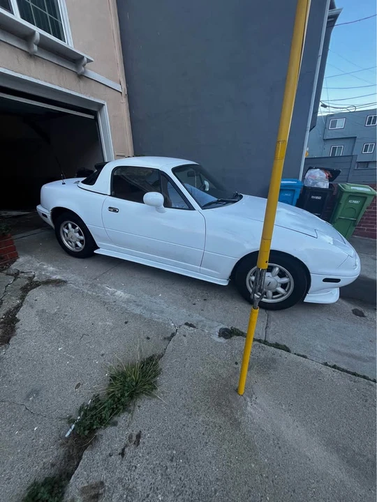 1996 Mazda NA MX-5 Miata - Image 5 of 8