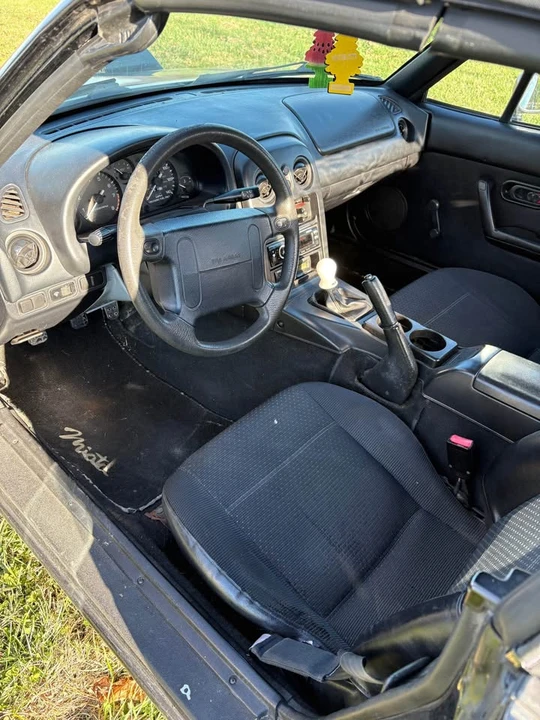 1996 Mazda NA MX-5 Miata - Image 5 of 10