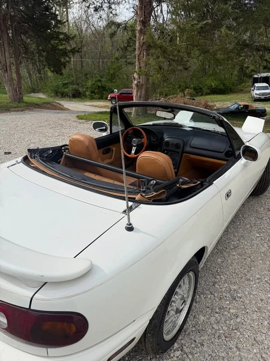 1996 Mazda NA MX-5 Miata - Image 5 of 12