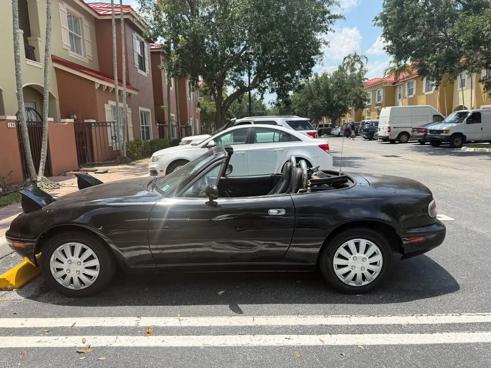 1996 Mazda NA MX-5 Miata - Image 4 of 11