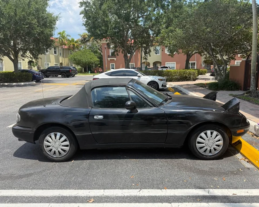 1996 Mazda NA MX-5 Miata - Image 6 of 11