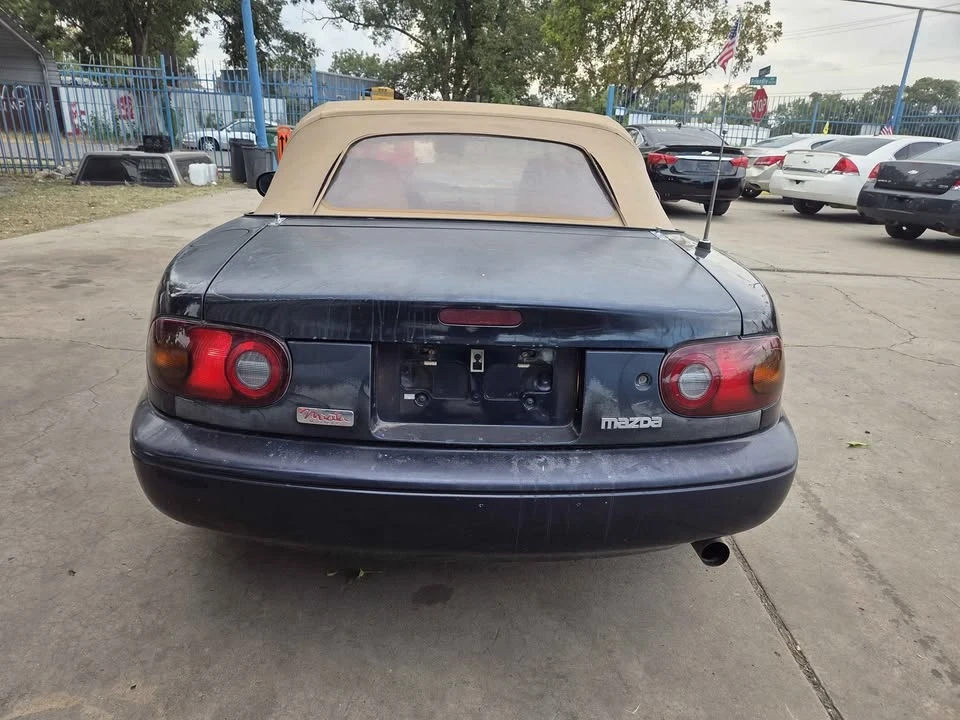 1996 Mazda NA MX-5 Miata - Image 5 of 12