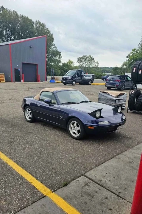 1996 Mazda NA MX-5 Miata - Image 5 of 12