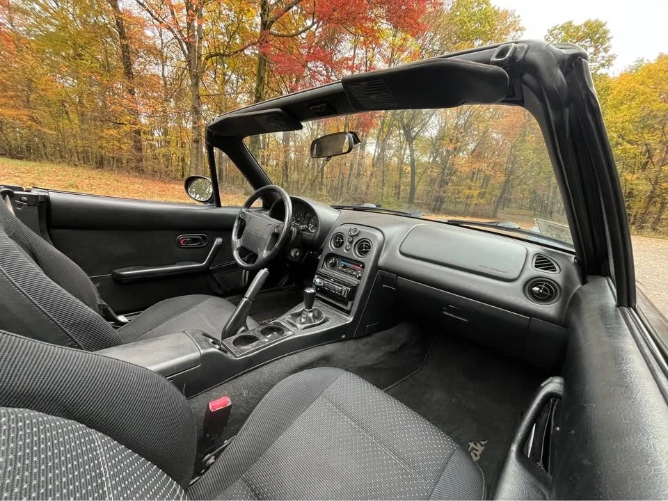 1996 Mazda NA MX-5 Miata - Image 5 of 11