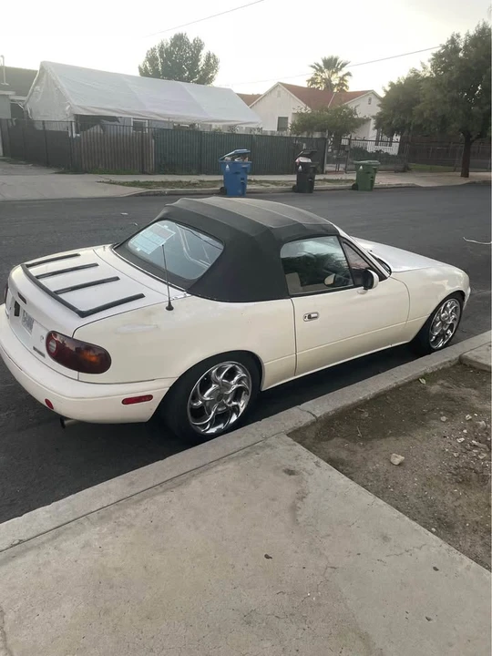 1996 Mazda NA MX-5 Miata - Image 3 of 4