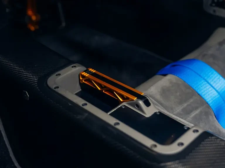 1996 McLaren F1 - Image 28 of 31