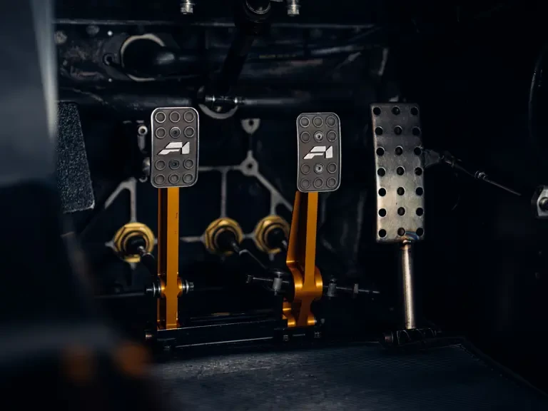 1996 McLaren F1 - Image 31 of 31