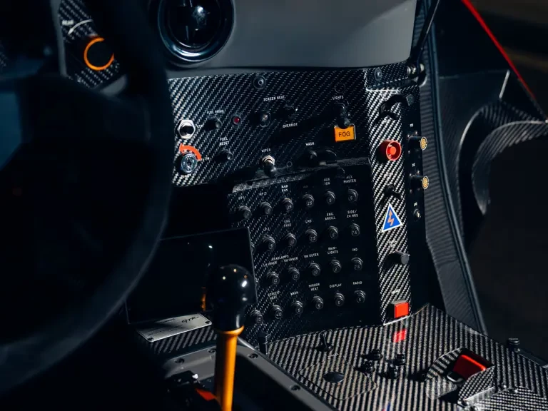 1996 McLaren F1 - Image 30 of 31