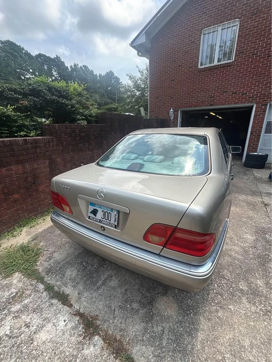 1996 Mercedes-Benz W124 E-Class - Image 2 of 2