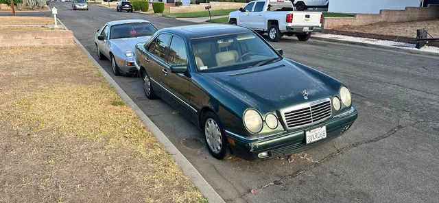 1996 Mercedes-Benz 300 E 3.2 Sedan 4D