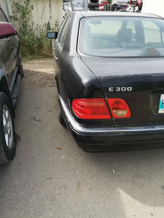1996 Mercedes-Benz W124 E-Class - Image 6 of 8