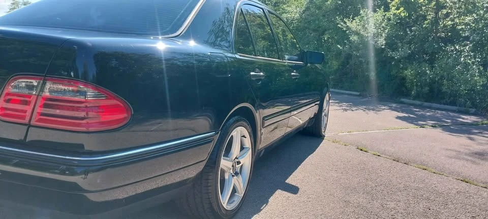 1996 Mercedes-Benz W124 E-Class - Image 2 of 19