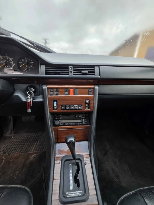 1996 Mercedes-Benz W124 E-Class - Image 6 of 8