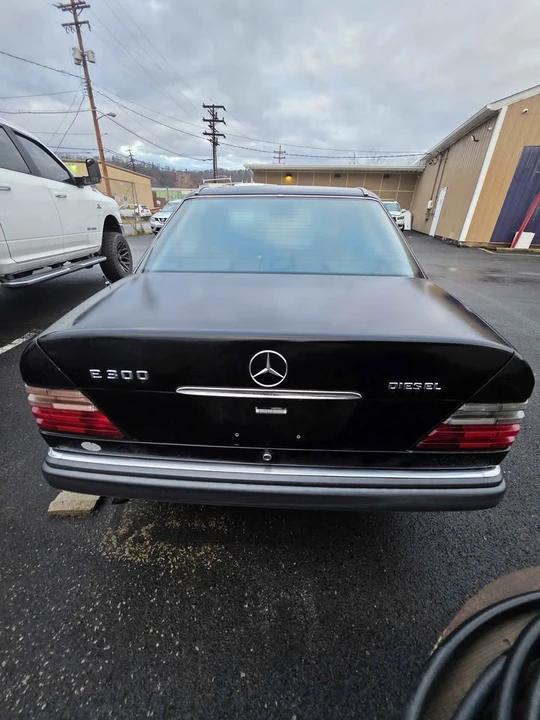 1996 Mercedes-Benz W124 E-Class - Image 2 of 8