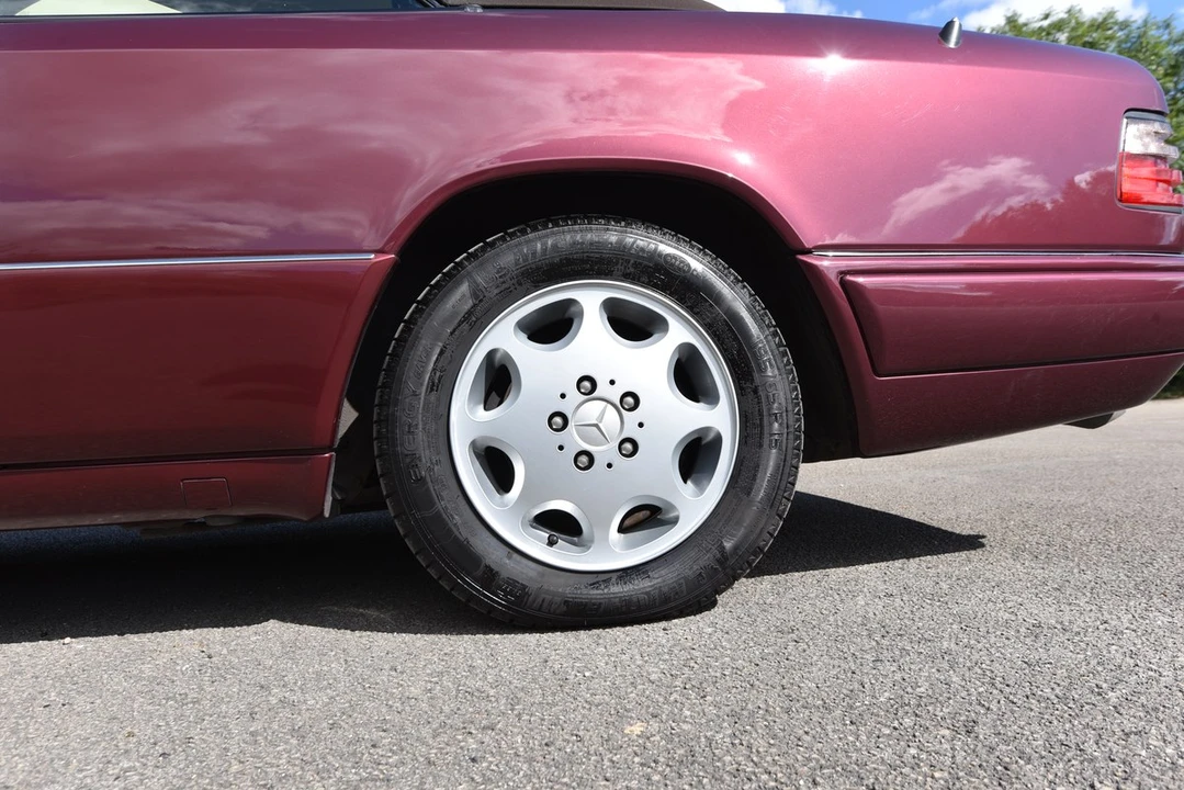 1996 Mercedes-Benz W124 E-Class - Image 24 of 30