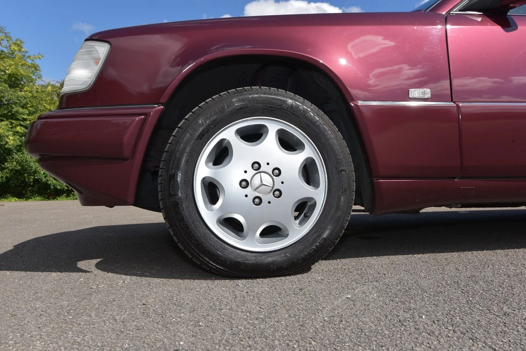 1996 Mercedes-Benz W124 E-Class - Image 23 of 30